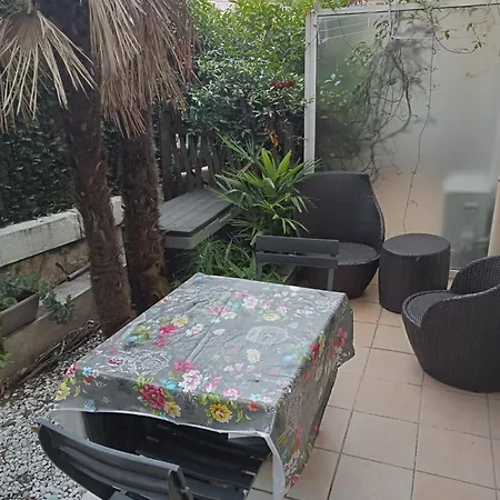 Harry Garden Apartman *